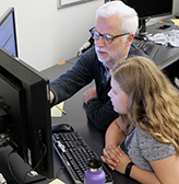 AccessCSForAll PI Richard Ladner shows a middle school student how to use Quorum.